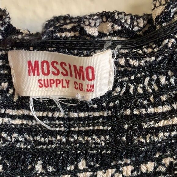 🔹4/$25 Off-the-shoulder tribal print top - Picture 2 of 2